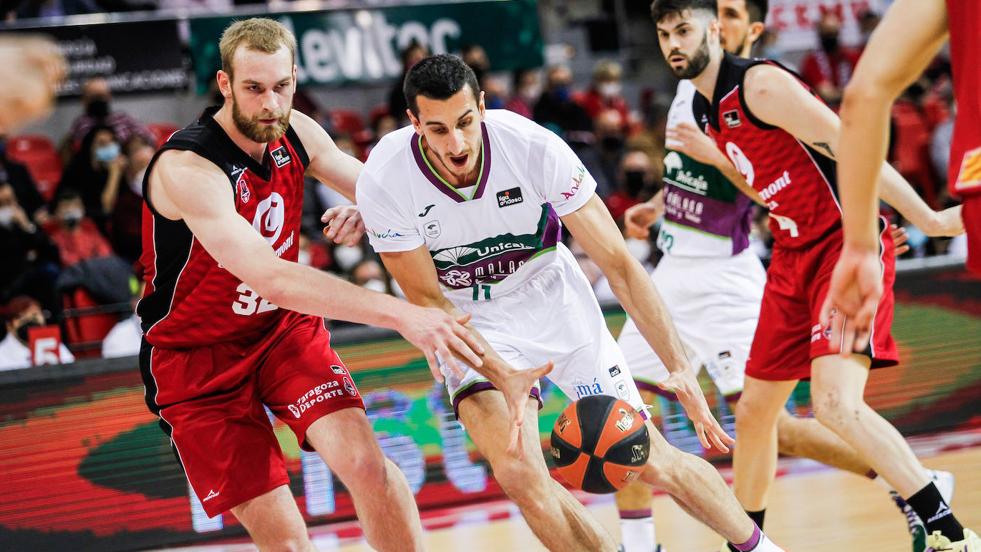 La abultada derrota del Unicaja en Zaragoza, en imágenes