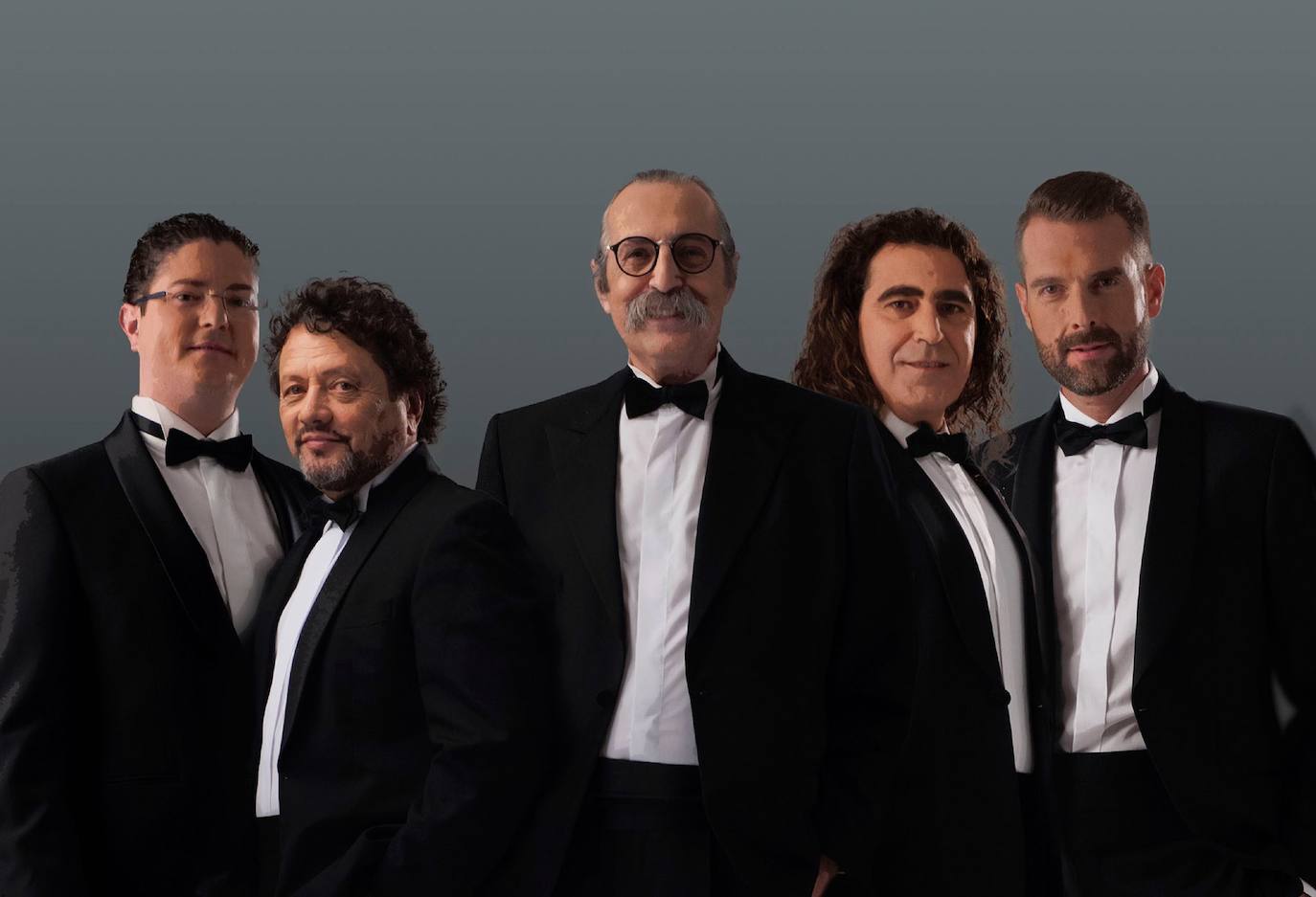 Pascual González, en el centro, fundador de Cantores de Híspalis