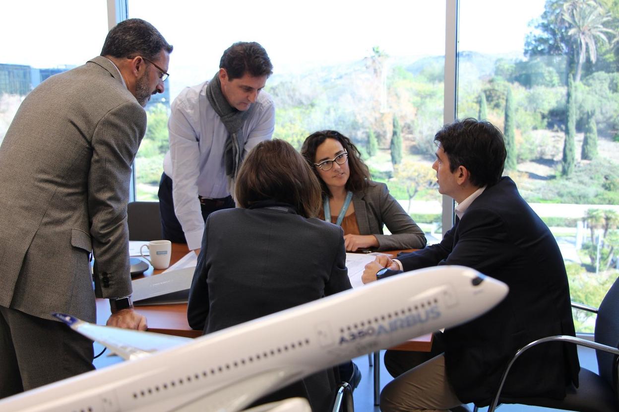 Trabajadores de Aertec en su sede de la capital malagueña. 