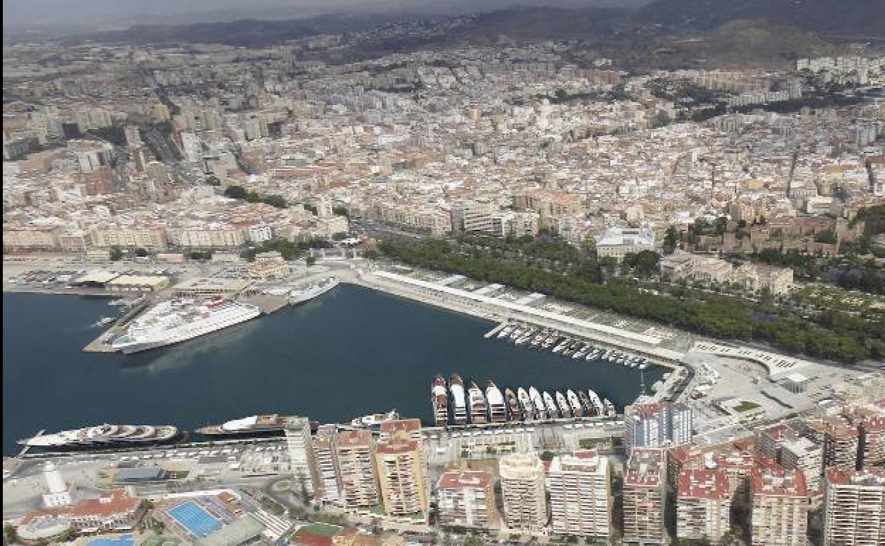 Vista del Puerto de Málaga. 