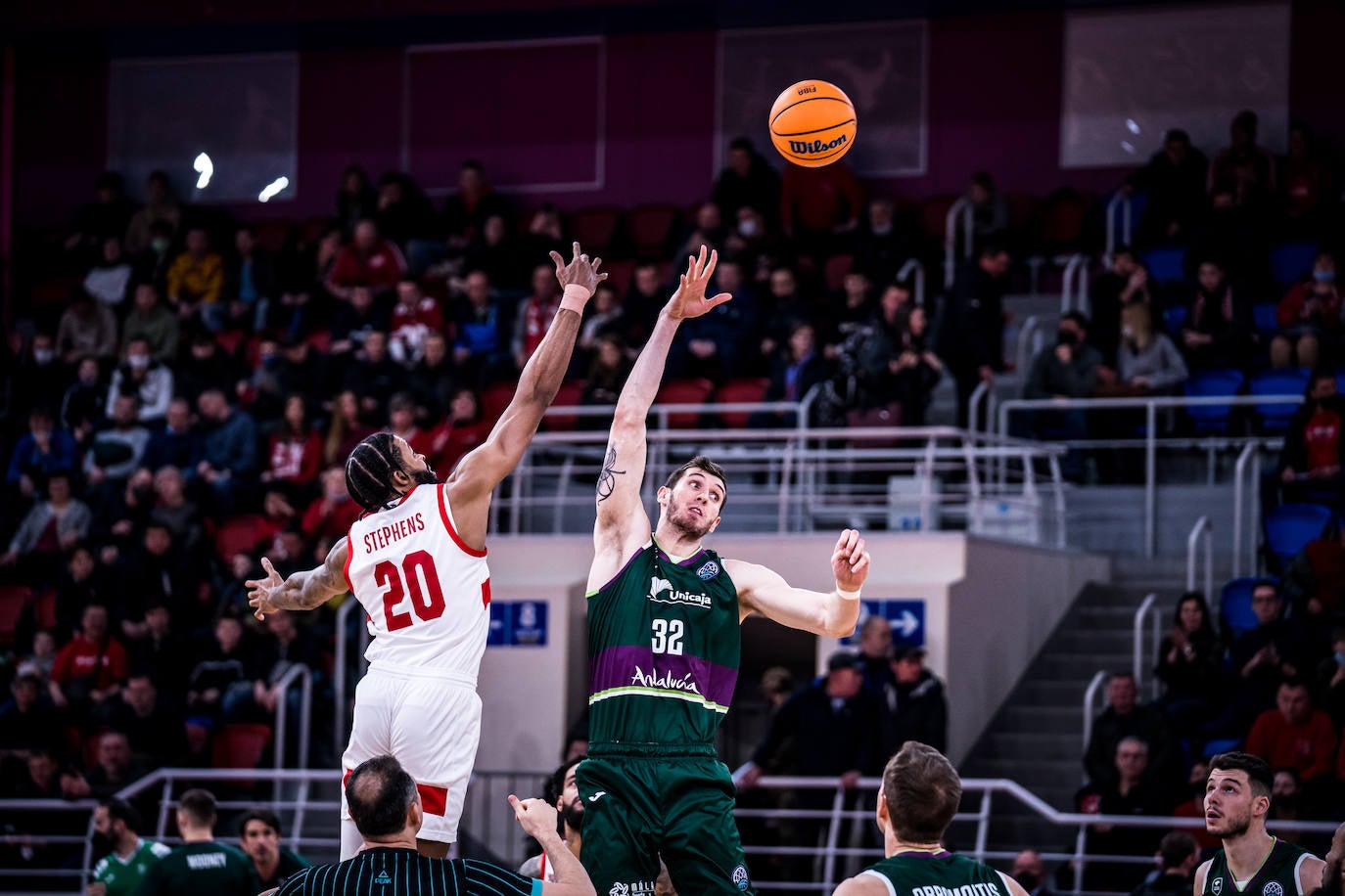 Derrota del Unicaja en su visita al Prometey, en la Champions League. 