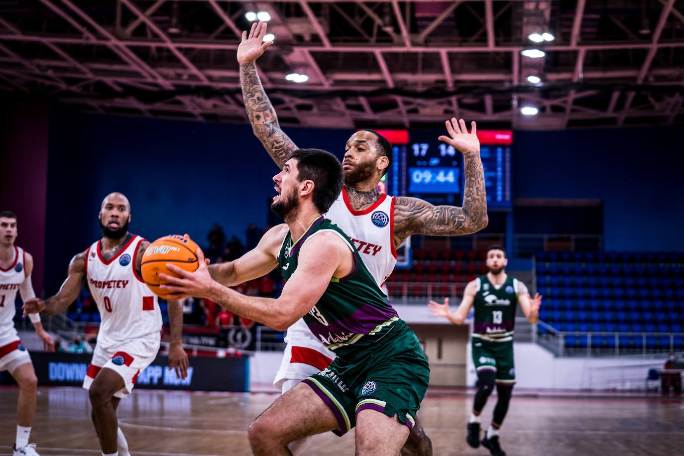 Derrota del Unicaja en su visita al Prometey, en la Champions League. 