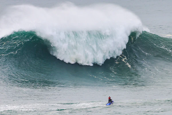 Fotos: Lucas Chianca and Maya Gabeira, triunfadores en las olas gigantes de Nazaré