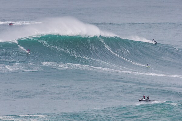 Fotos: Lucas Chianca and Maya Gabeira, triunfadores en las olas gigantes de Nazaré