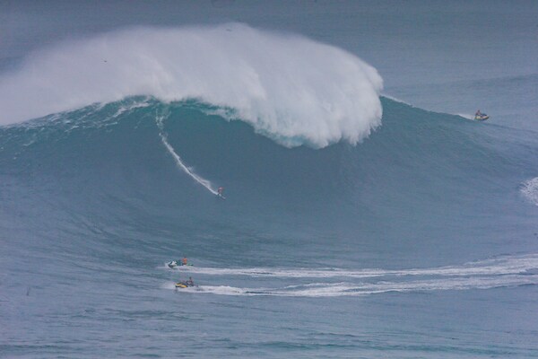 Fotos: Lucas Chianca and Maya Gabeira, triunfadores en las olas gigantes de Nazaré