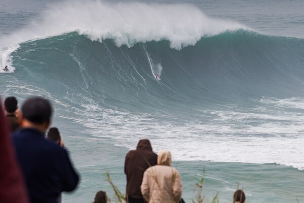 Fotos: Lucas Chianca and Maya Gabeira, triunfadores en las olas gigantes de Nazaré