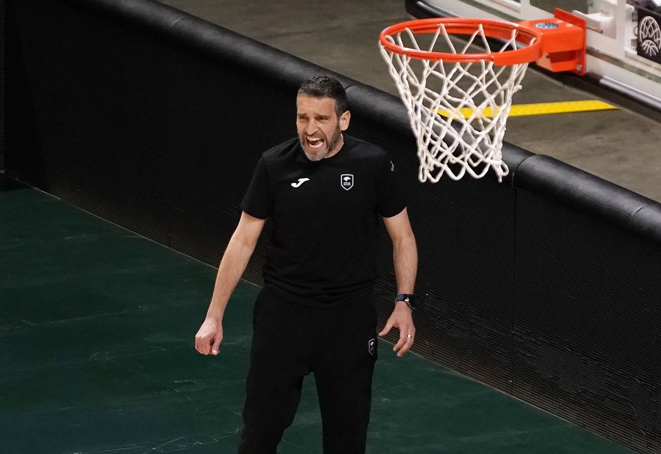 Ibon Navarro dirigió este mediodía su primer entrenamiento como técnico del Unicaja.