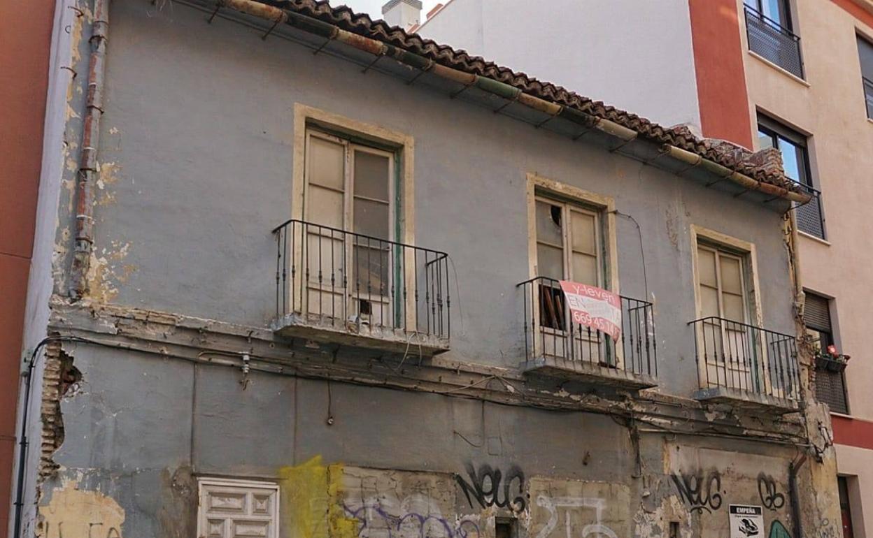 El proyecto para reemplazar el edificio del número 17 de la calle Refino está bloqueado. 