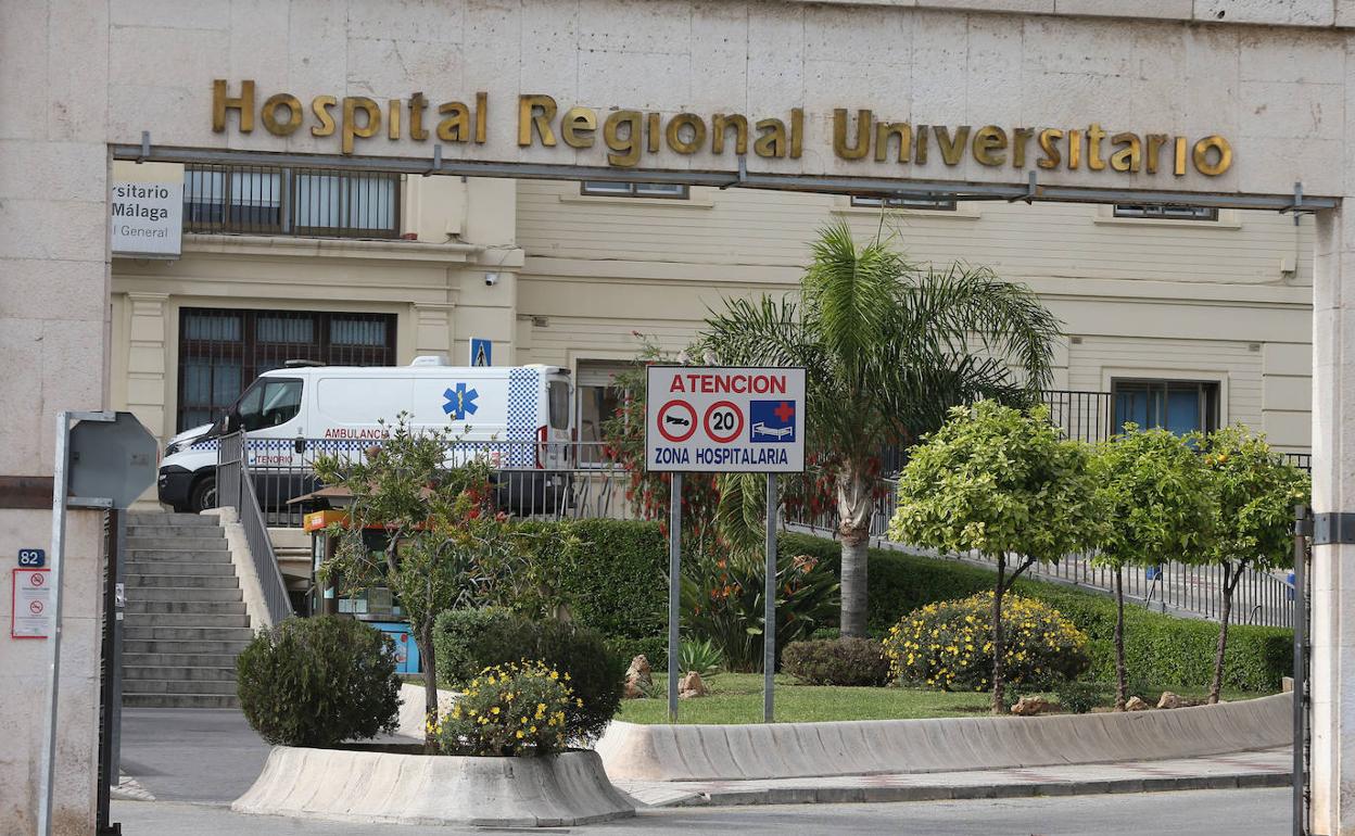 Fachada del Hospital Regional de Málaga. 