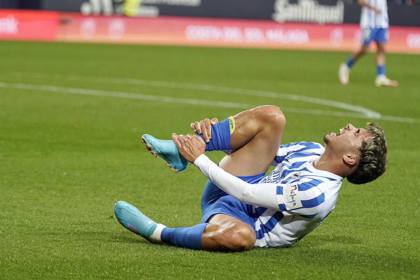 El Málaga pierde con el Almería en casa (0-1). 