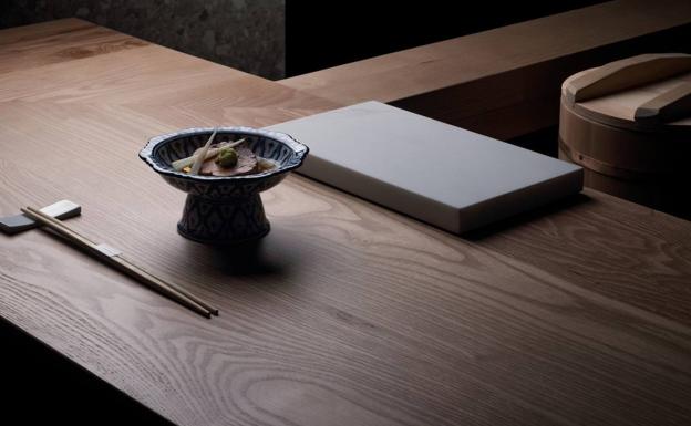 Pureza: La esencialidad y pureza de la ceremonia del omakase, menú guiado por el chef frente al cliente, es la experiencia que ofrece Nintai.