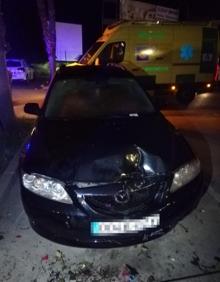 Imagen secundaria 2 - Un joven ebrio estrella su coche contra una farola en Estepona