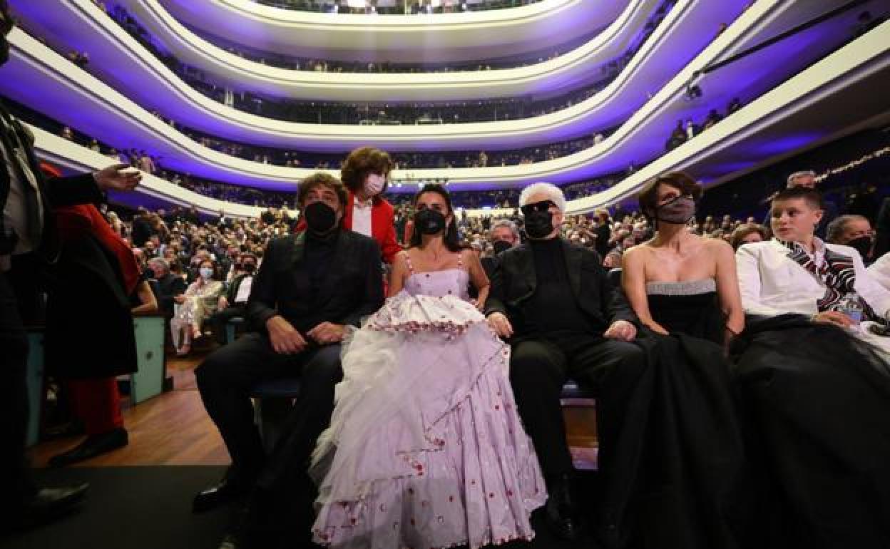 Javier Bardem, Penélope Cruz y Pedro Almodóvar. 