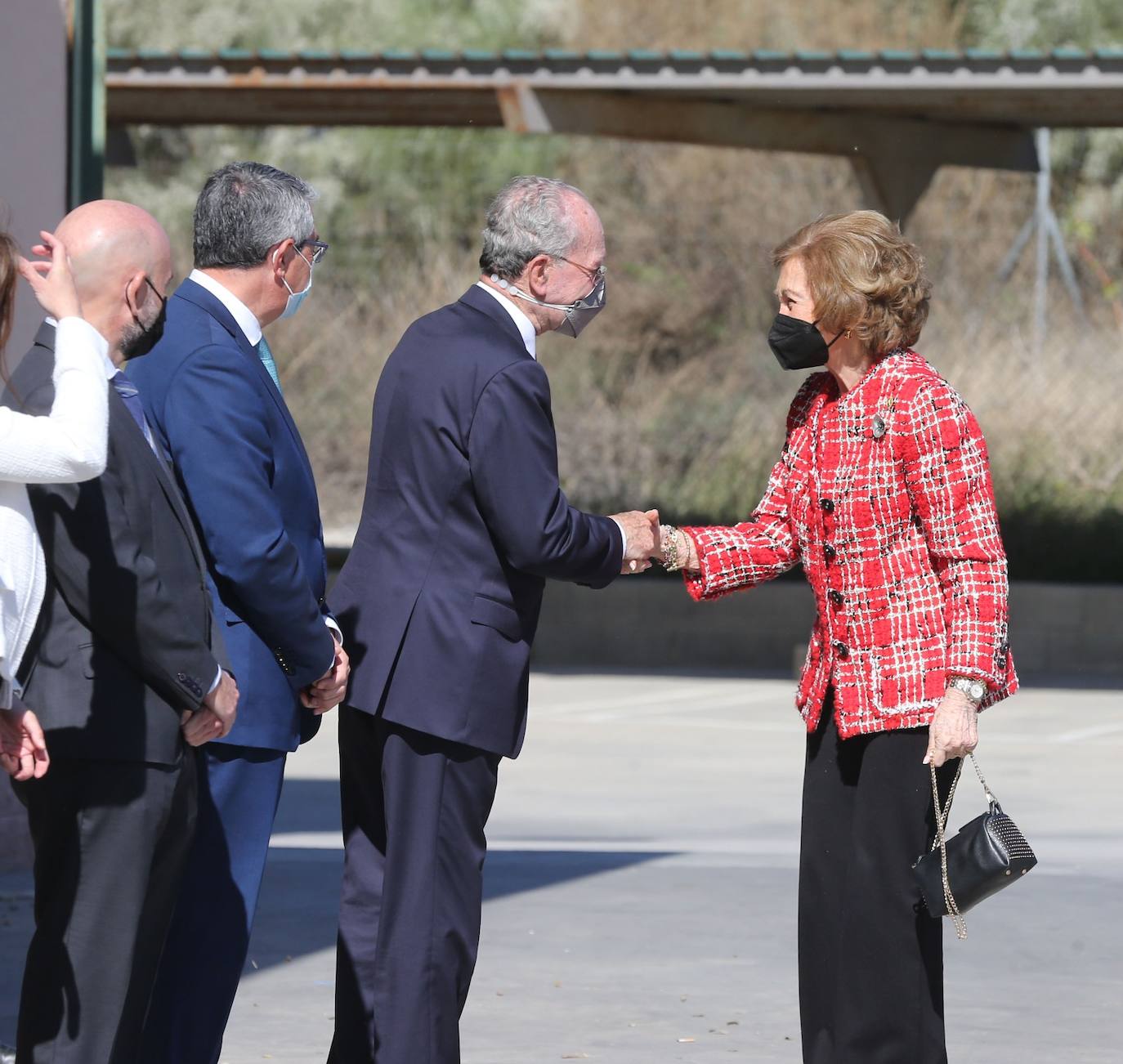 La Reina emérita se ha reunido con una representación de las 170 asociaciones a las que atiende Bancosol