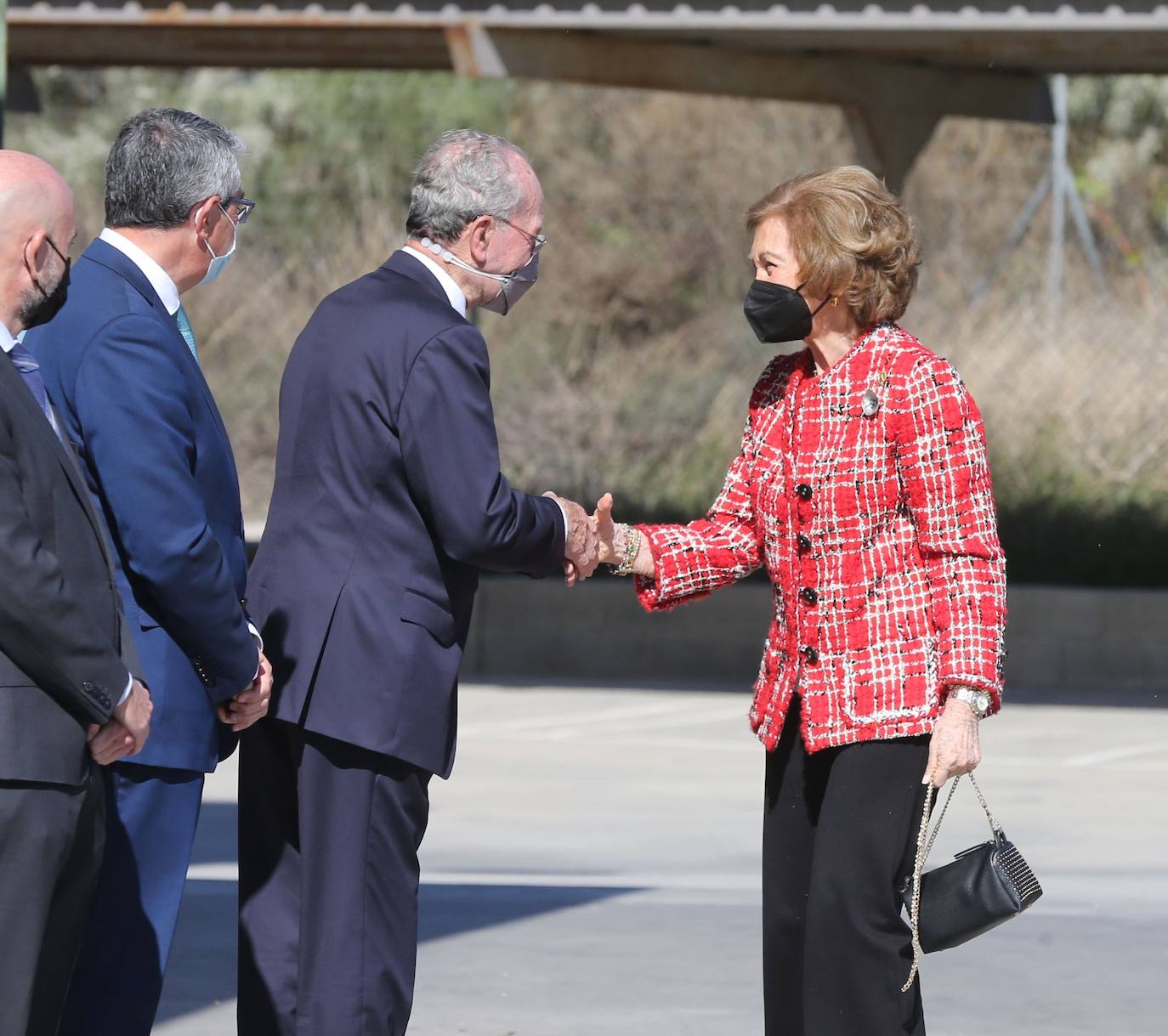 La Reina emérita se ha reunido con una representación de las 170 asociaciones a las que atiende Bancosol