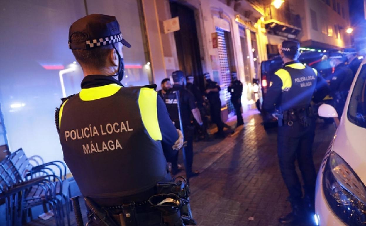 Imagen de un policía local de Málaga. 