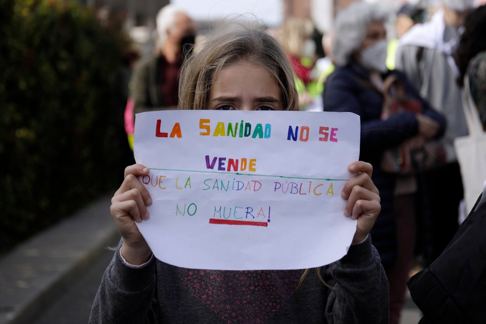 Una marcha recorre las calles del Centro con presencia de los sindicatos, colectivos y partidos políticos para denunciar la gestión sanitaria de la Junta 