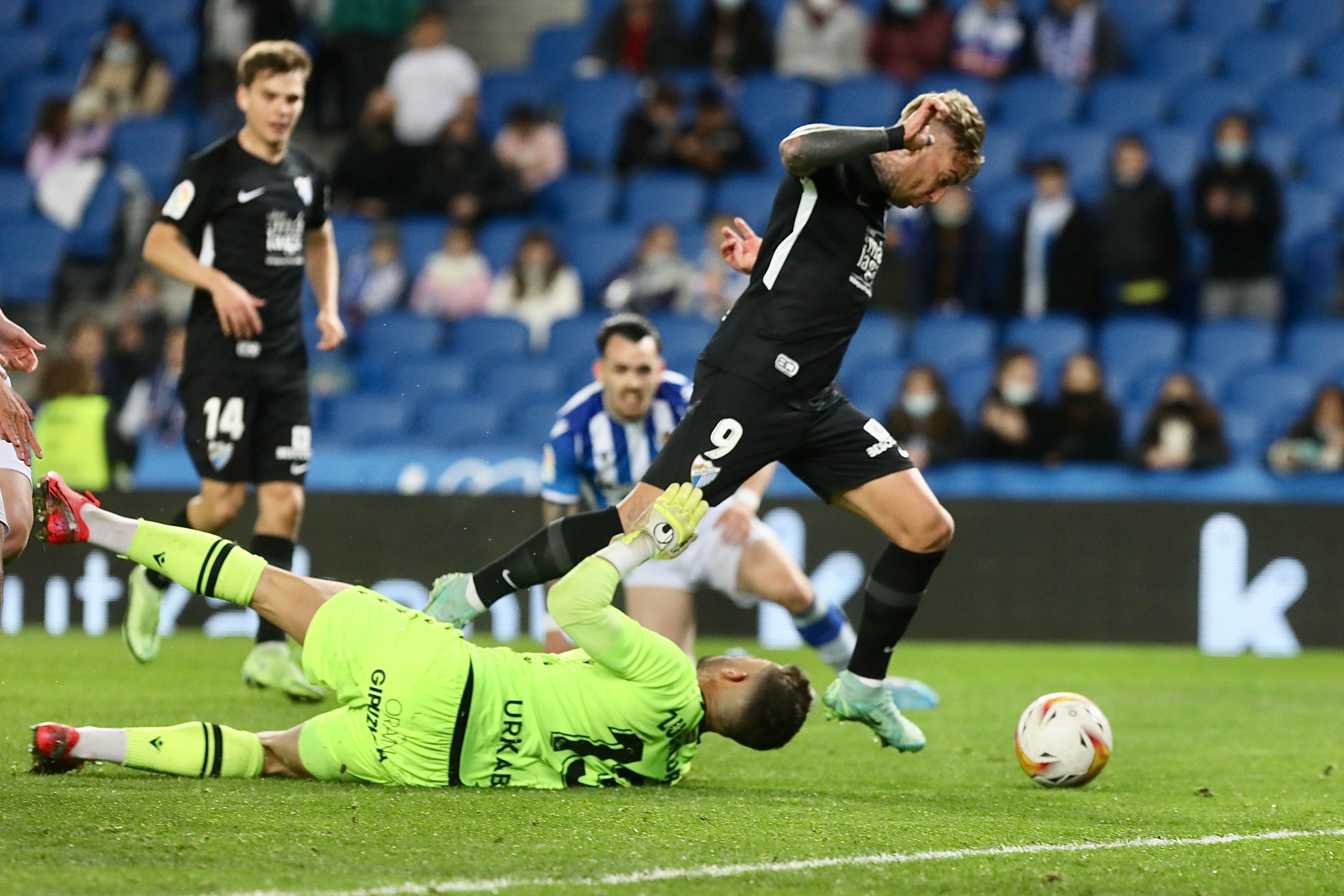 Sin energía ni actitud ni respuesta desde el banquillo, concedió un 2-0 a la Real B y después quiso mejorar su imagen, pero sin pegada