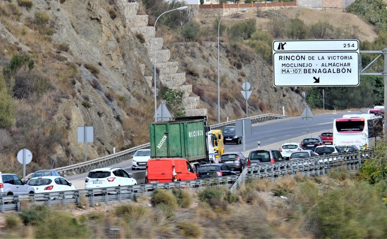 Imagen de uno de los atascos en Rincón de la Victoria. 