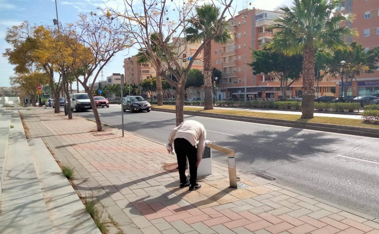 La fuente instalada junto a La Caja Blanca ya está operativa. 