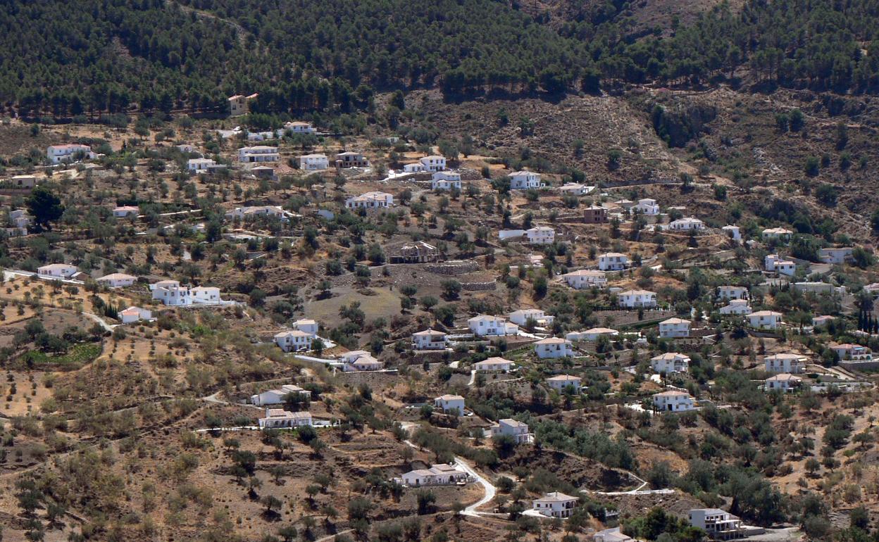 Viviendas rurales en el término municipal de Alcaucín. 