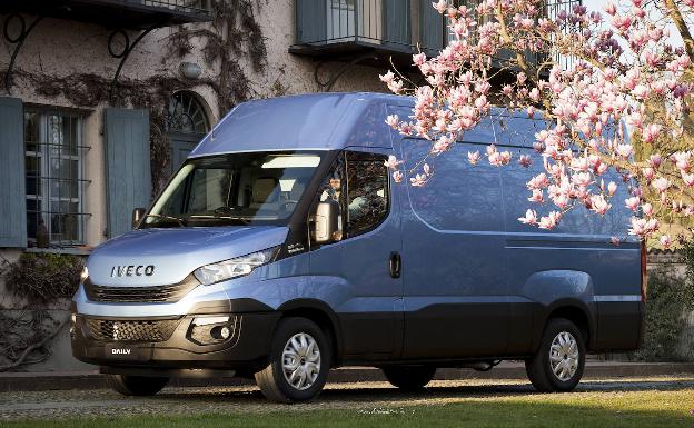 IVECO produce la Daily 700.000 en Valladolid en el 30 aniversario del inicio de su fabricación en la planta española