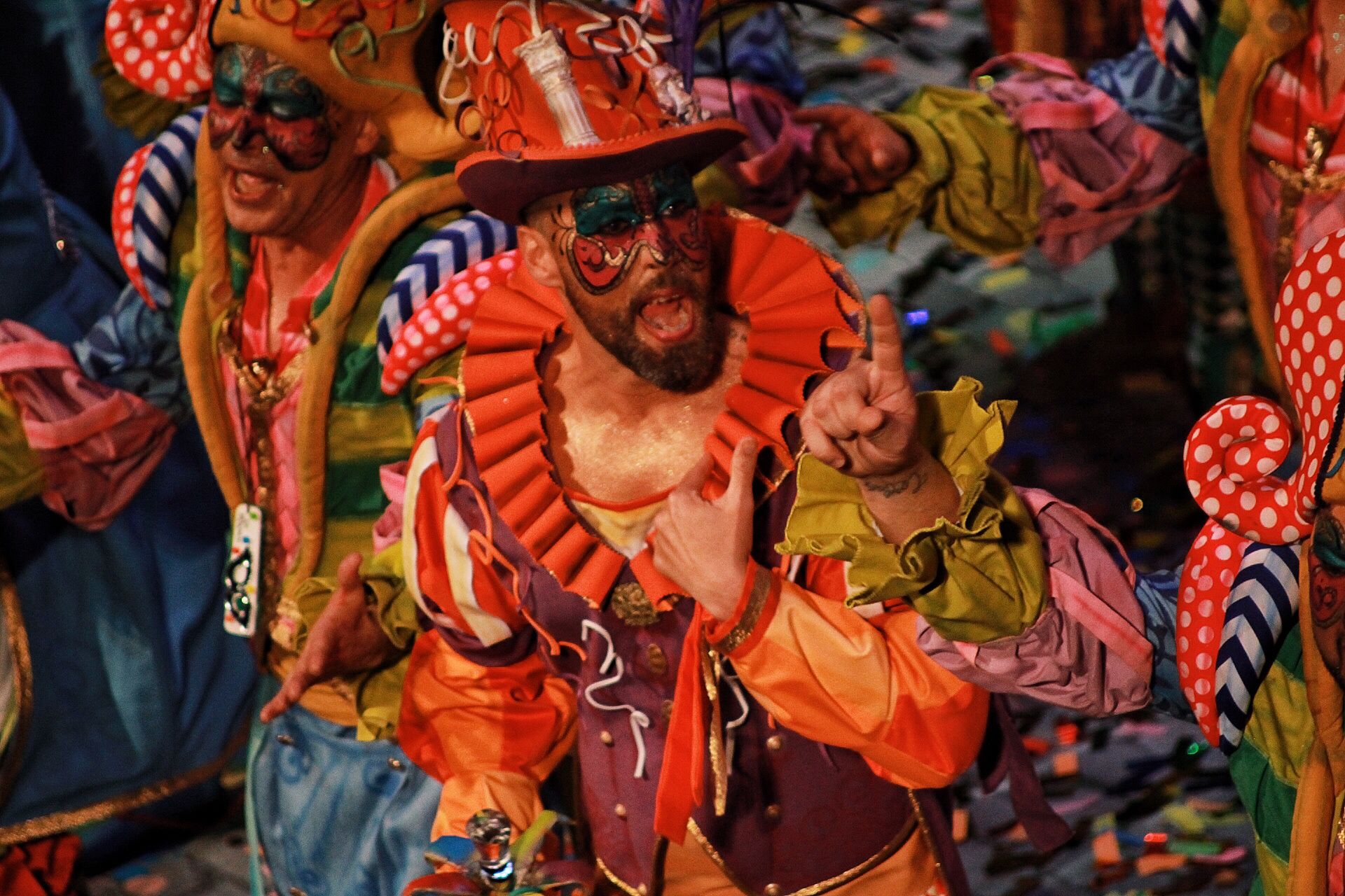 Ambiente de gran noche en la final del Carnaval en el Teatro Cervantes. Comparsa de la Peña Er Dito 