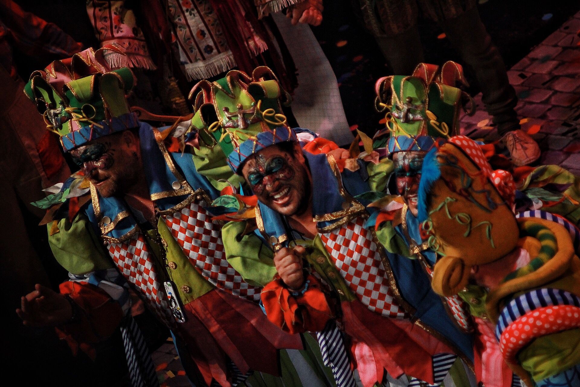 Ambiente de gran noche en la final del Carnaval en el Teatro Cervantes. Comparsa de la Peña Er Dito 