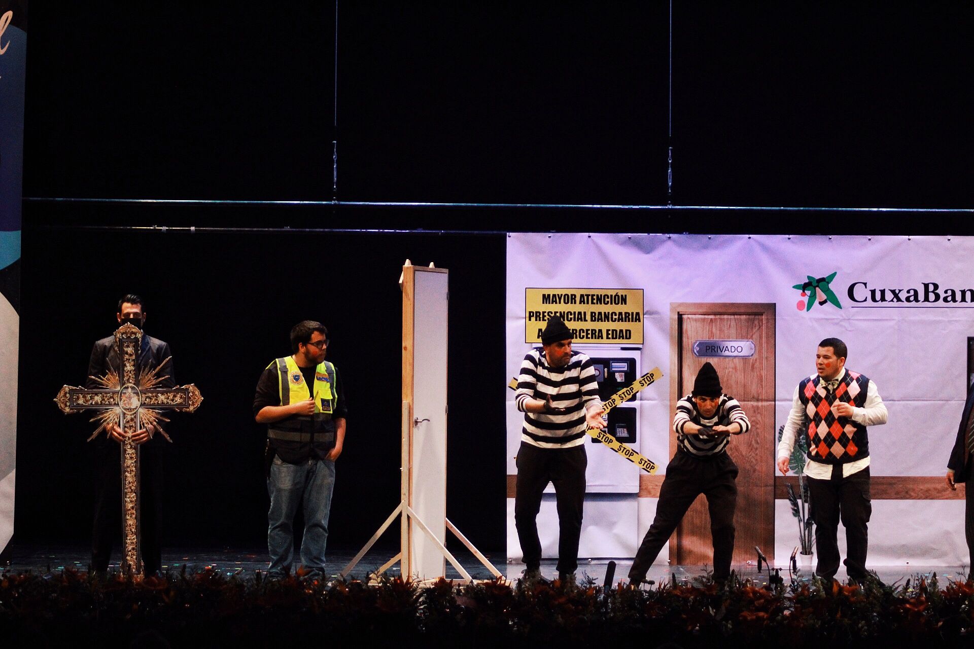 Ambiente de gran noche en la final del Carnaval en el Teatro Cervantes. Cuarteto 'La Banda Fongirola' 