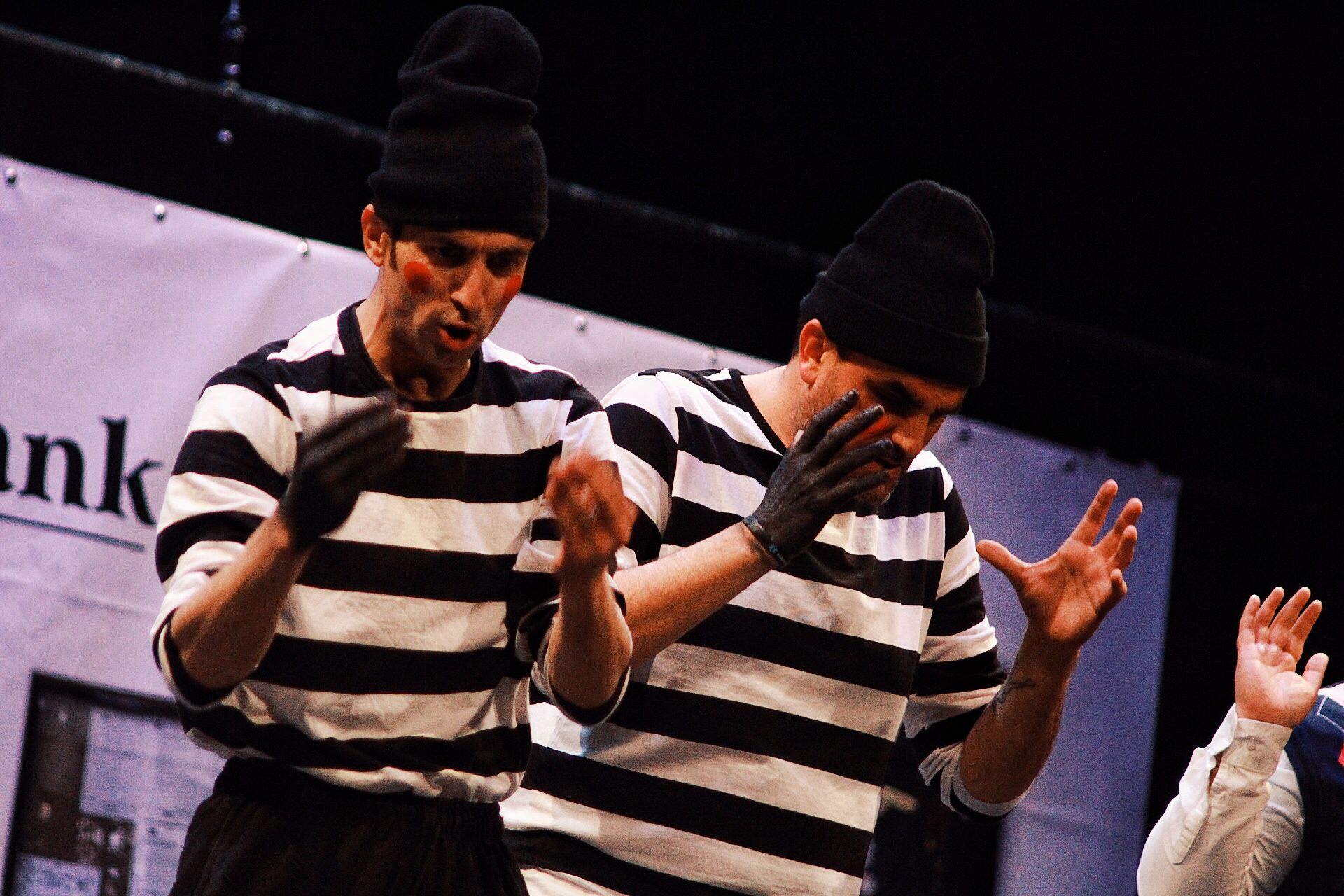 Ambiente de gran noche en la final del Carnaval en el Teatro Cervantes. Cuarteto 'La Banda Fongirola' 