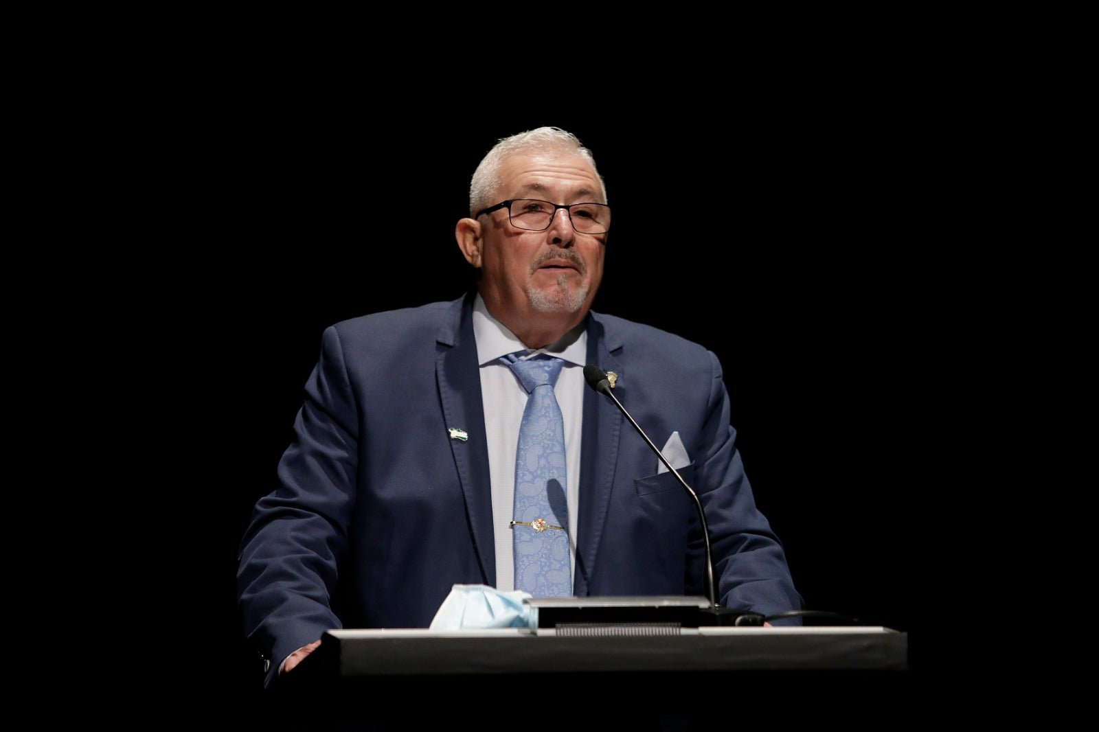 El acto retorna al Auditorio Edgar Neville y se convierte en un clamor contra la guerra en Ucrania