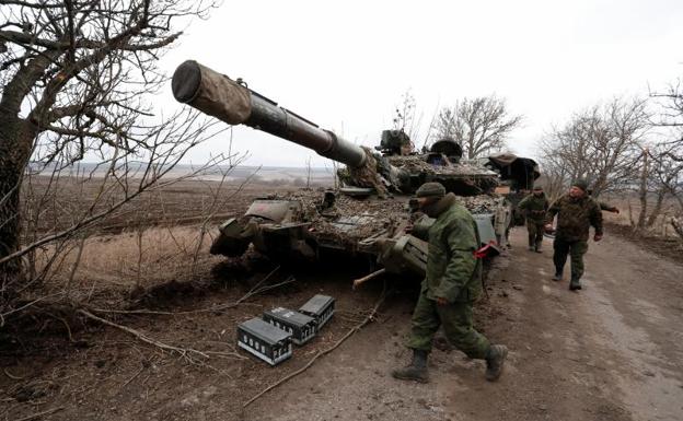 Rusia asegura haber tomado Jersón mientras sus paracaidistas entran en Járkov