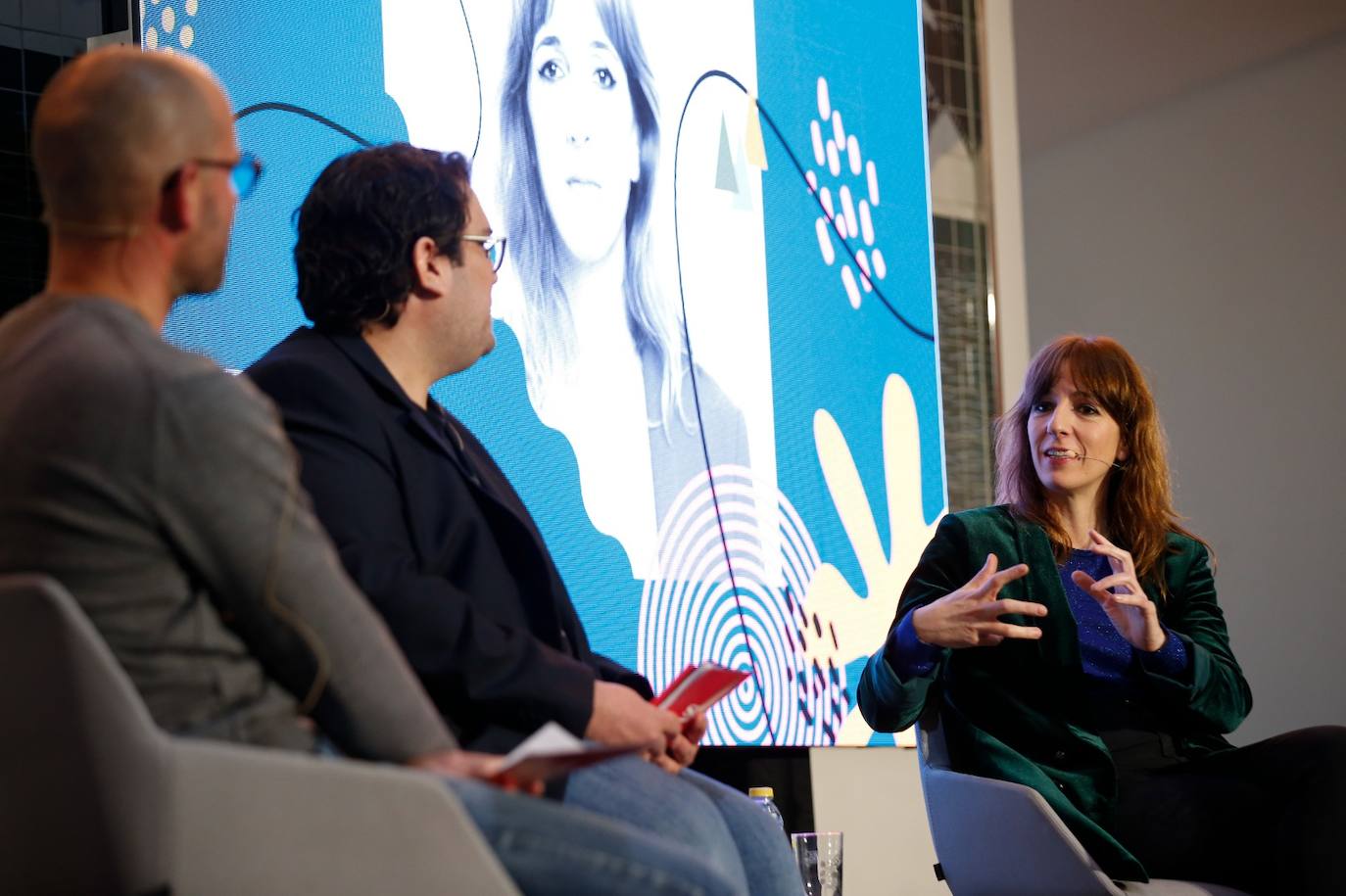 La cantautora Tulsa, en el Aula de Cultura de SUR este jueves. 