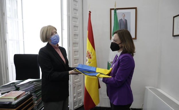 La cónsul de Ucrania en Málaga y Patricia Navarro, en la Delegación del Gobierno de la Junta en Málaga. 