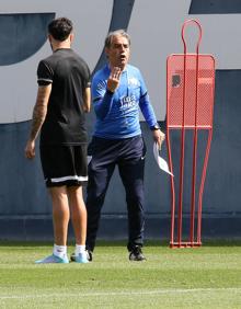 Imagen secundaria 2 - Otros momentos del entrenamiento del Máaga de este jueves.