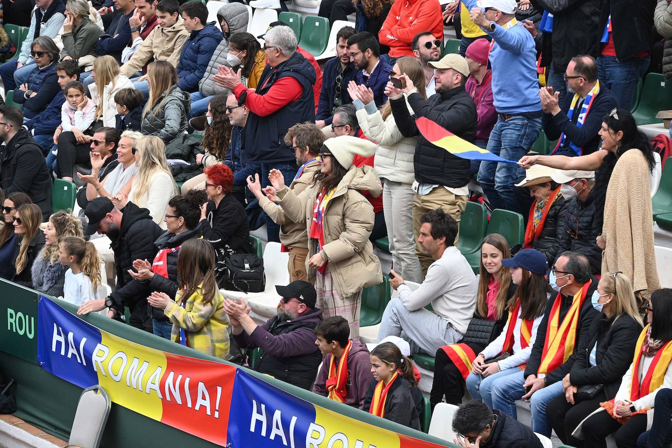 El homenaje a Manolo Santana y el punto decisivo para España cerraron el sábado 