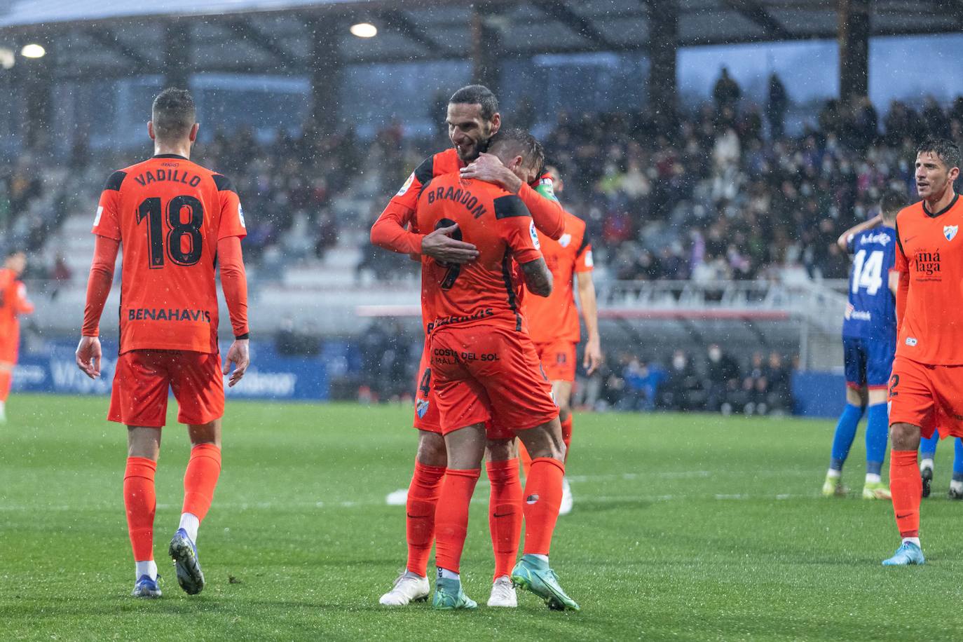 El Málaga gana en su visita al Amorebieta (1-2). 