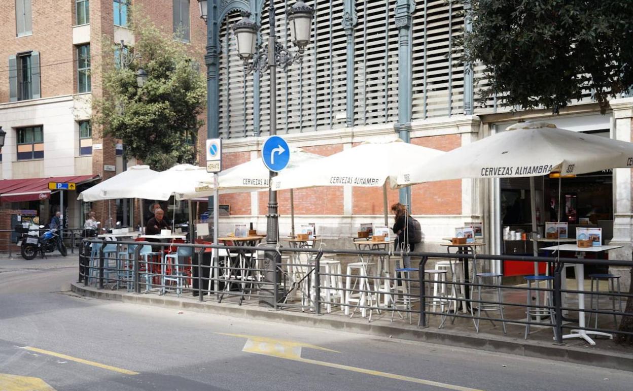 Calle Atarazanas, en la esquina con la Plaza de Arriola. 