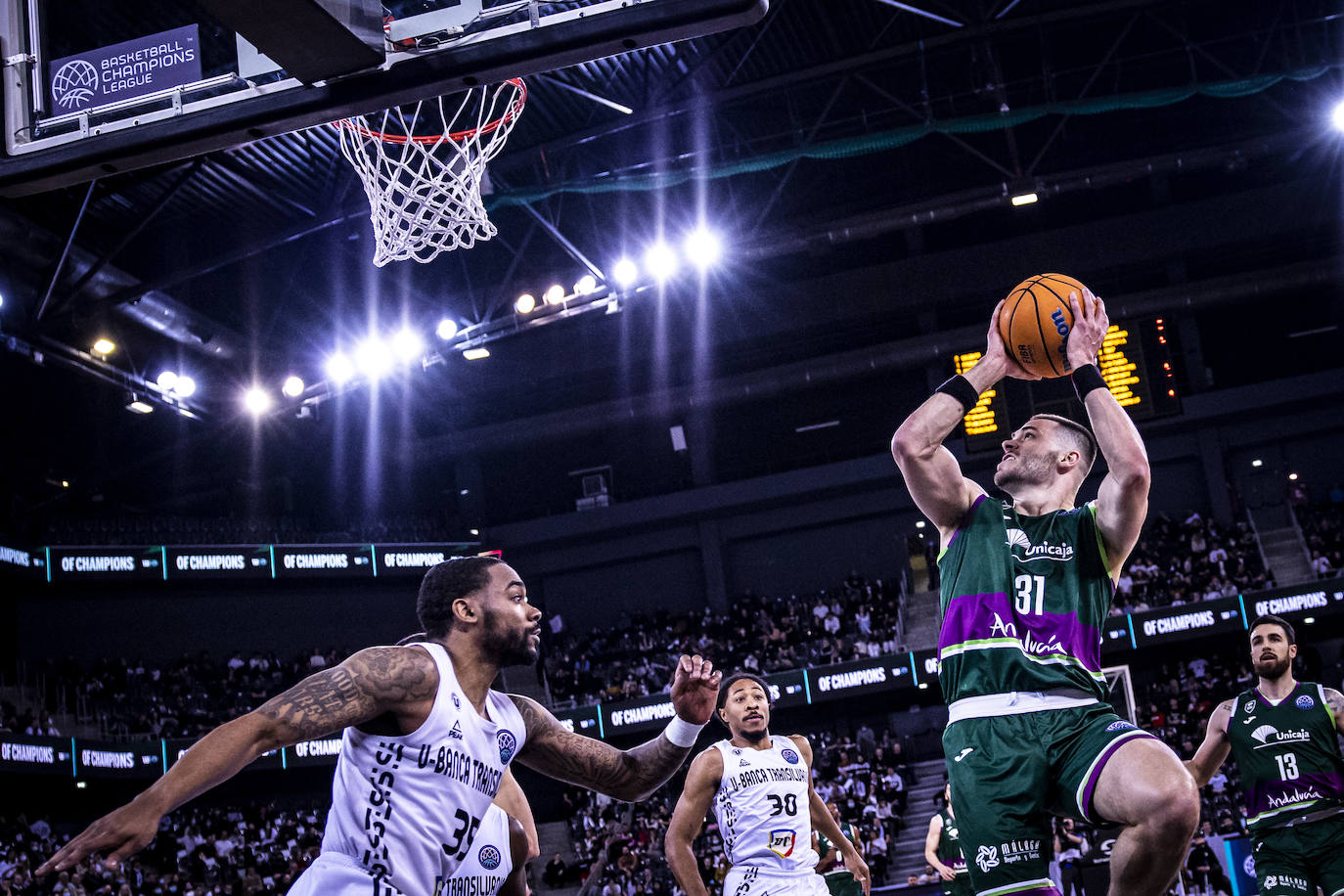 Fotos: Las mejores imágenes de la victoria del Unicaja en la cancha del Cluj (70-86)