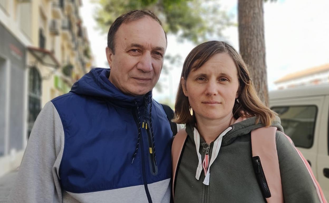 Olga y su padre, Vasyl, en las primeras horas desde su llegada a Málaga capital desde Kiev.