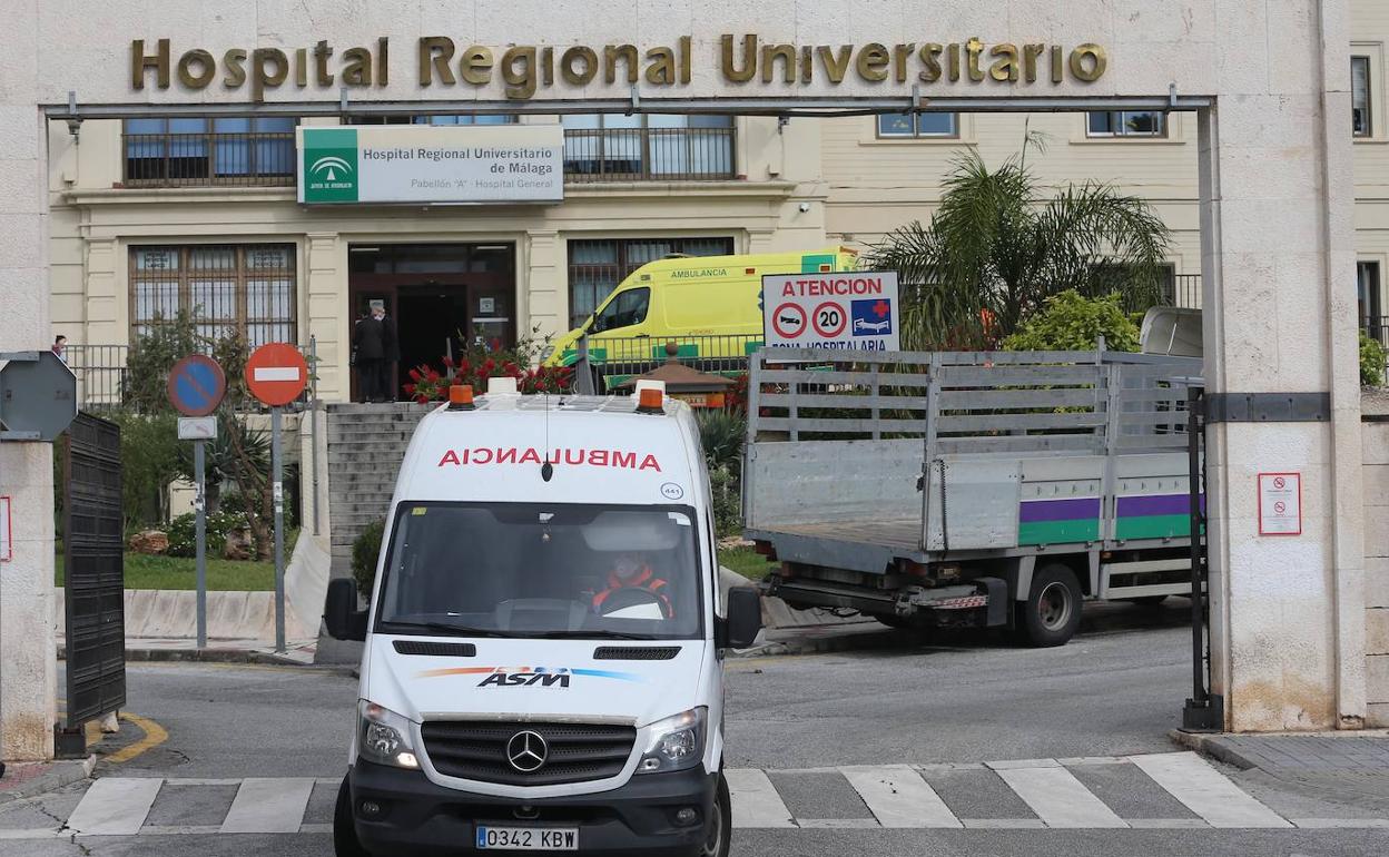 Exterior del Hospital Regional de Málaga. 