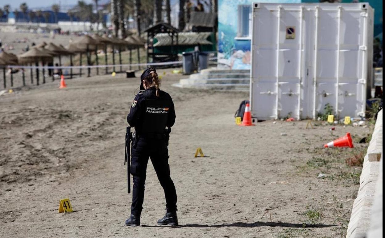 Zona donde se encontró el cadáver, acordonada por la Policía.