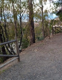 Imagen secundaria 2 - Los parques infantiles y las zonas verdes suelen ser blanco habitual de los vándalos. 