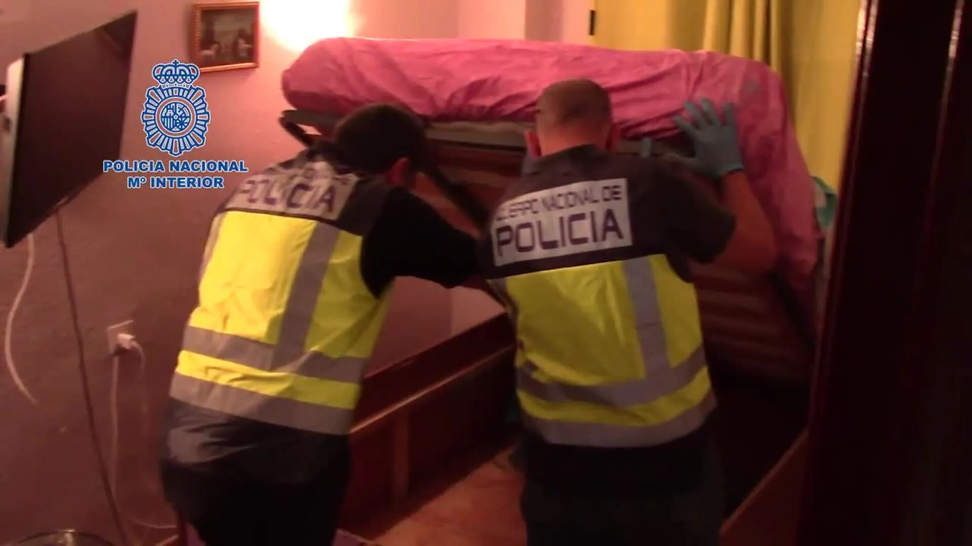 Liberadas en Vélez-Málaga siete víctimas de explotación sexual sometidas a vigilancia con cámaras ocultas