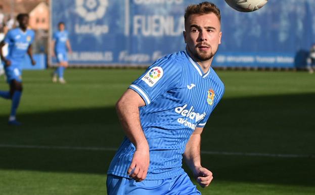 Ontiveros, en un partido reciente con el Fuenlabrada en el estadio Fernando Torres.