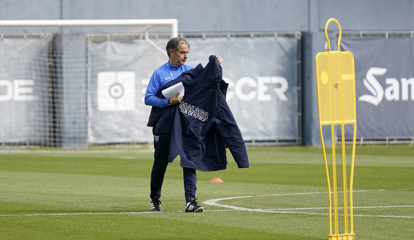 El equipo de Natxo González se ejercita pensando en el encuentro contra el Fuenlabrada del próximo sábado (16.00 horas). Destacan el regreso progresivo de los tocados Peybernes e Hicham. El portero Dani Martín se entrena con máscara por un golpe reciente. Sekou, en entredicho y suplente, charla amablemente con el entrenador.