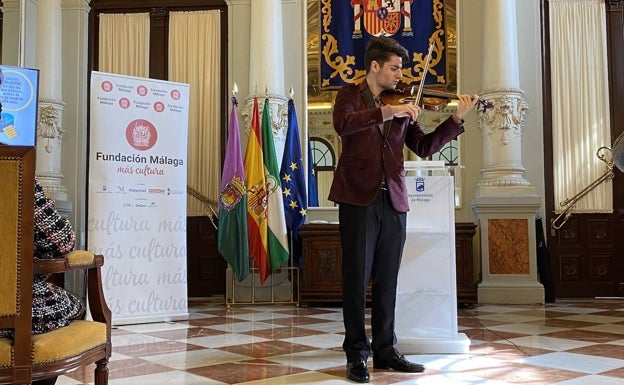 Ismael Bonilla, uno de los jóvenes becados, durante su interpretación.