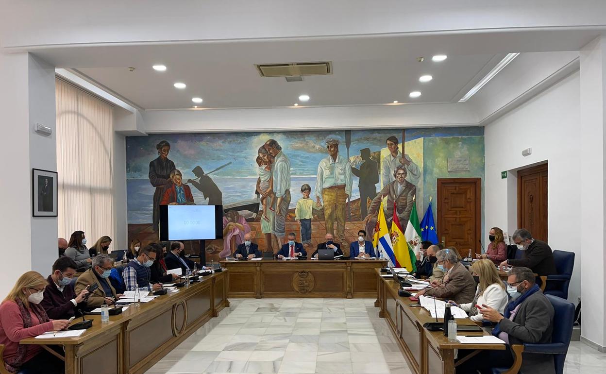 Imagen del pleno extraordinario celebrado este viernes en Rincón de la Victoria. 