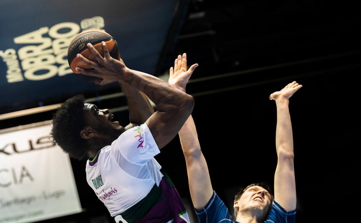 Solvente y necesaria victoria del Unicaja en la pista del Obradoiro (71-85)