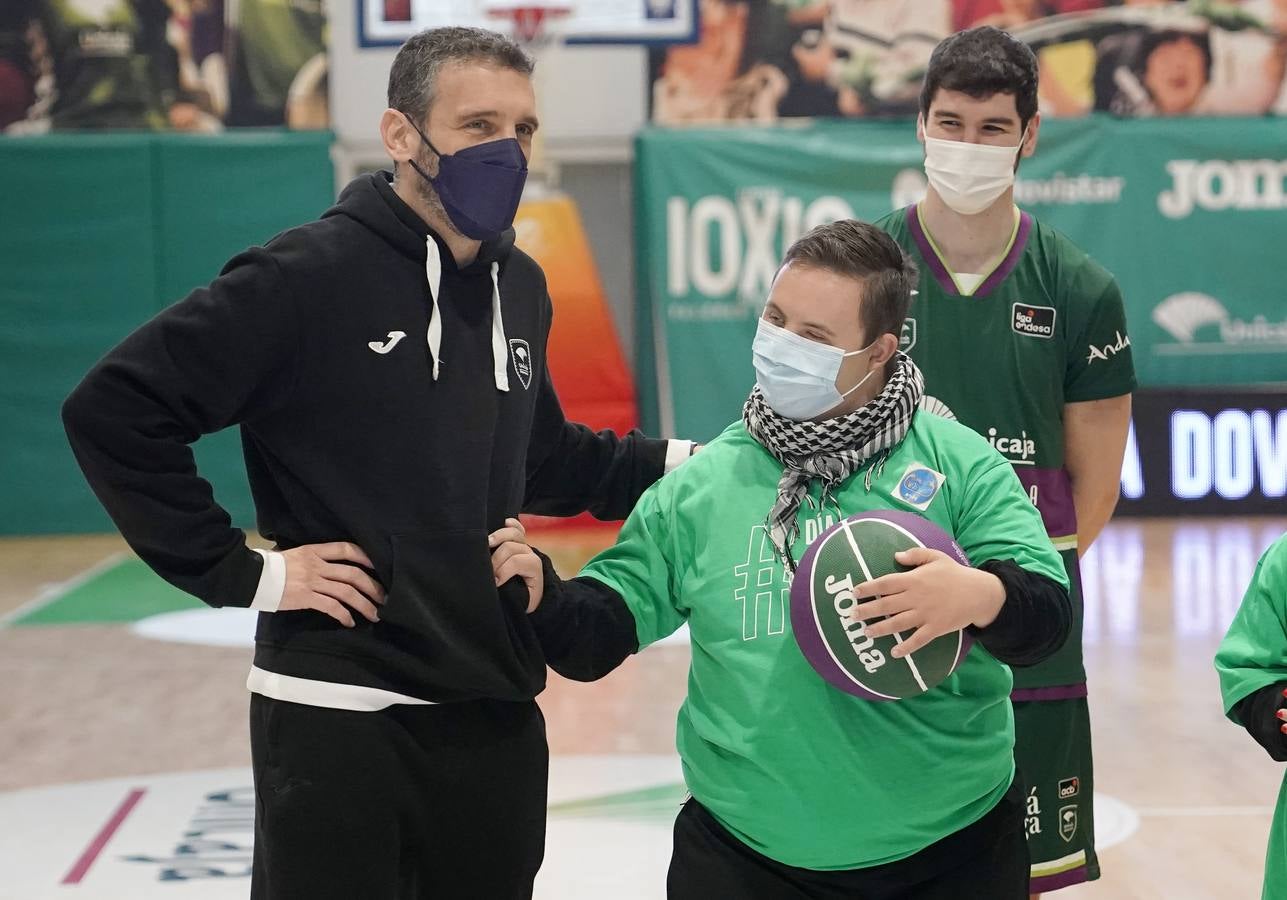 Fotos: La especial jornada del Unicaja con Málaga Down